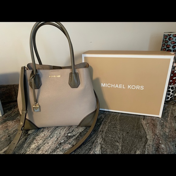 Michael Kors Handbags - Michael Kors Purse